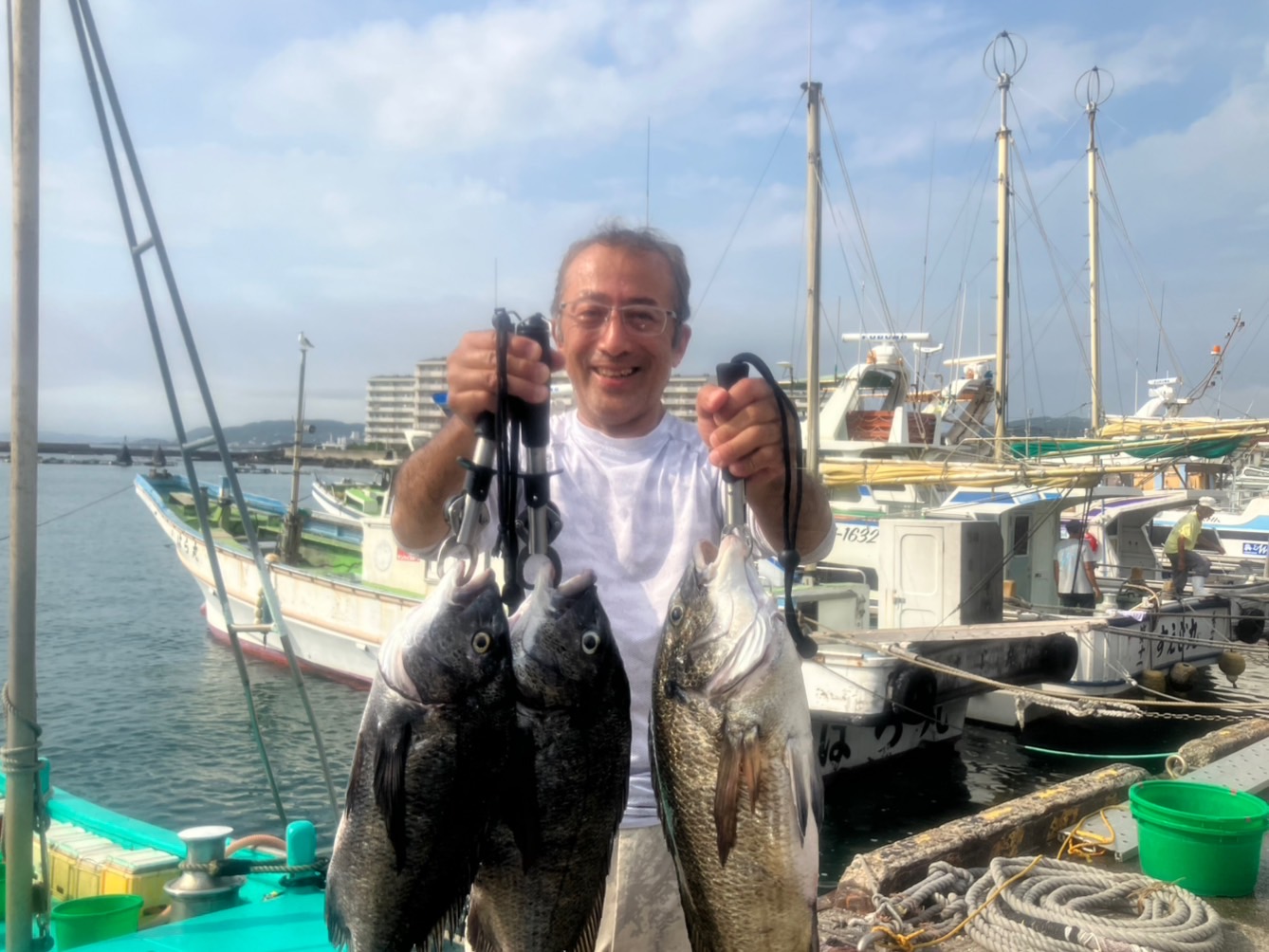 海上北～南の風でした。黒鯛50cm～52cm4枚釣れました！明日（14